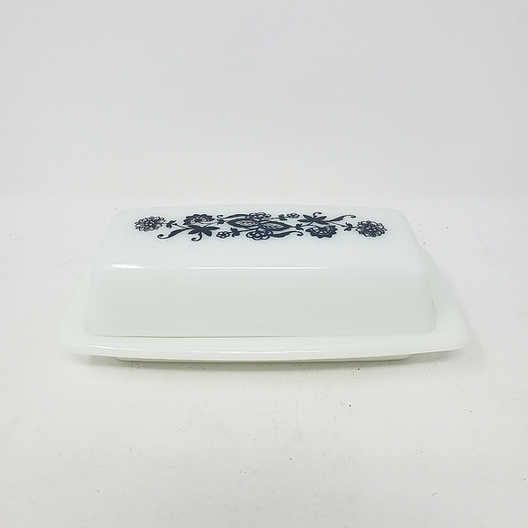 VTG Pyrex Old Town Blue Butter Covered Dish - Picture 1 of 2